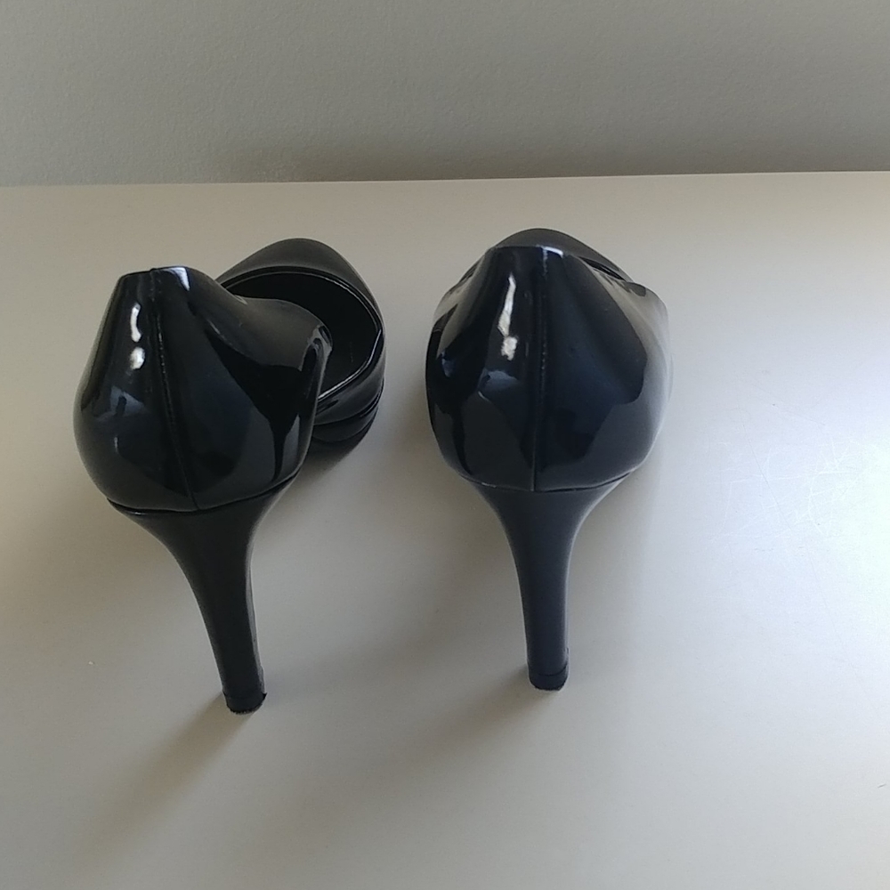Womens black patent leather shoes - Picture 4 of 4